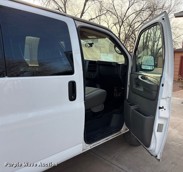 image for item EU4757 2015 Chevrolet Express van