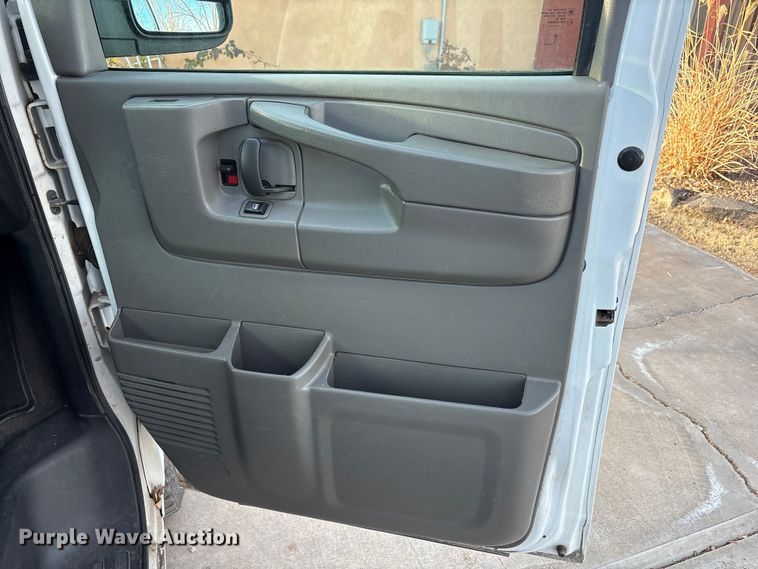 image for item EU4757 2015 Chevrolet Express van