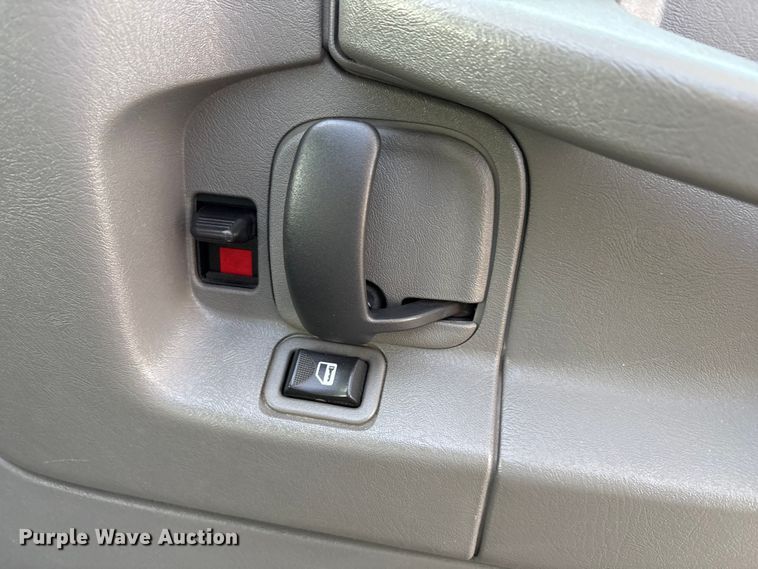 image for item EU4757 2015 Chevrolet Express van