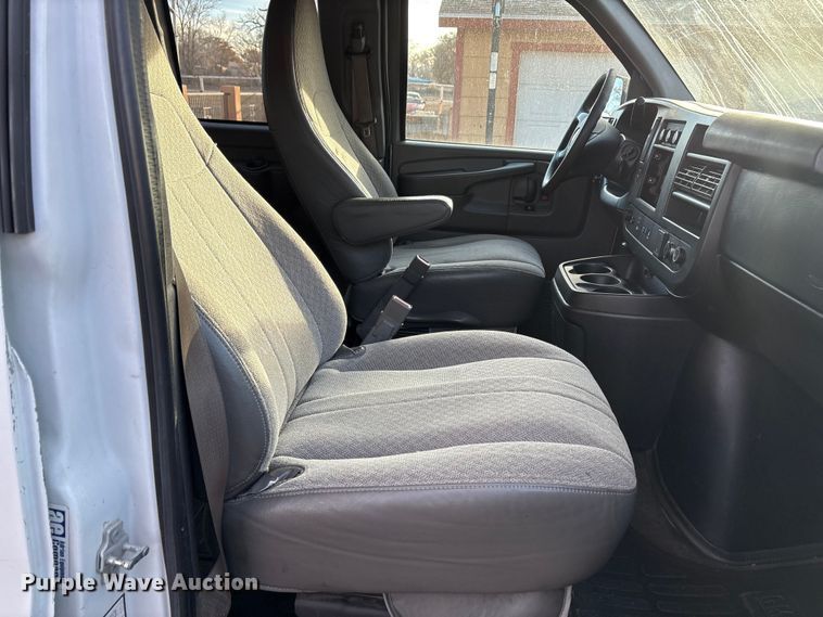 image for item EU4757 2015 Chevrolet Express van