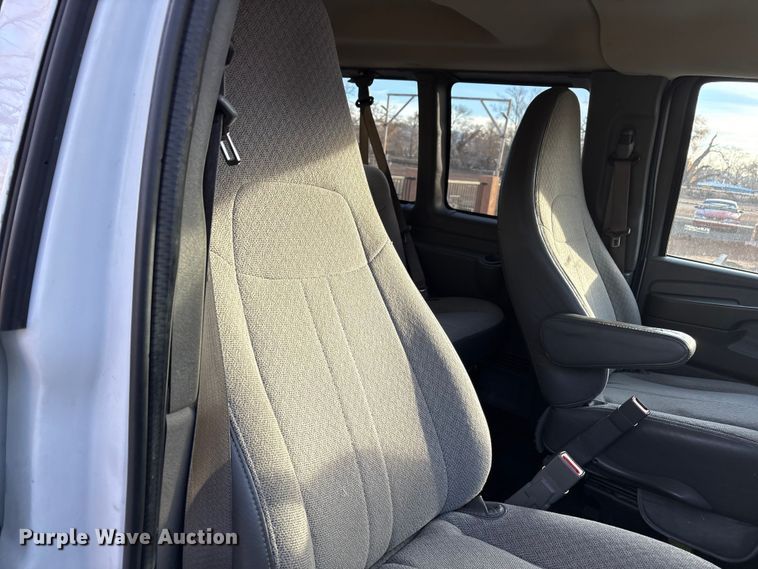 image for item EU4757 2015 Chevrolet Express van