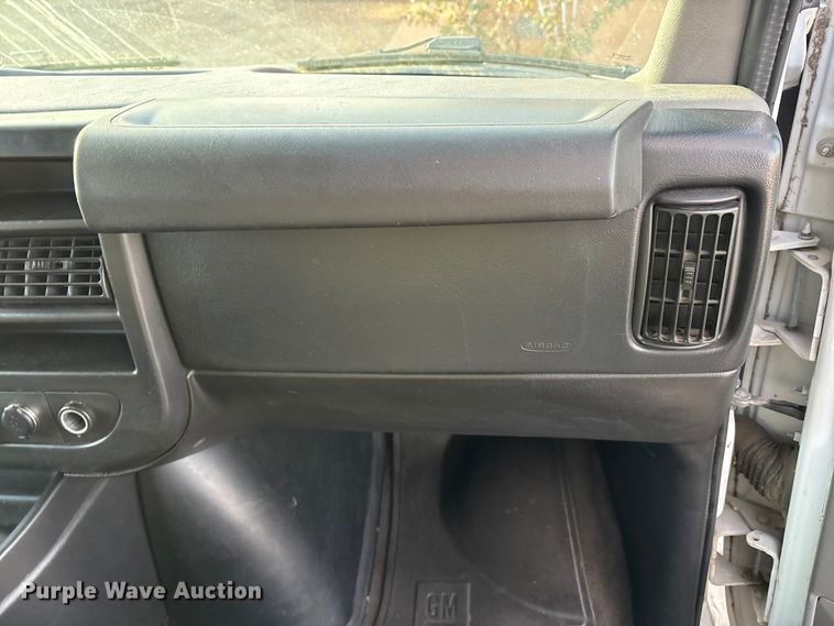 image for item EU4757 2015 Chevrolet Express van