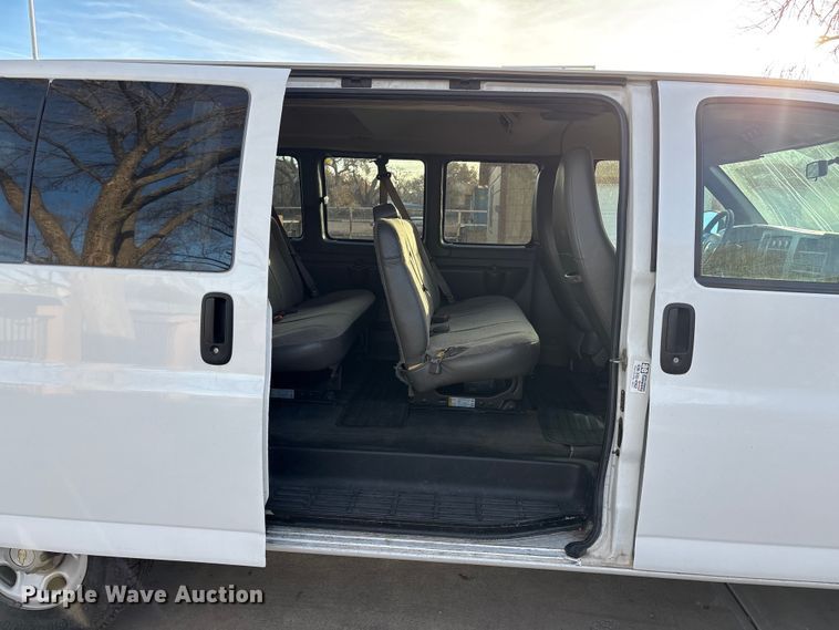 image for item EU4757 2015 Chevrolet Express van