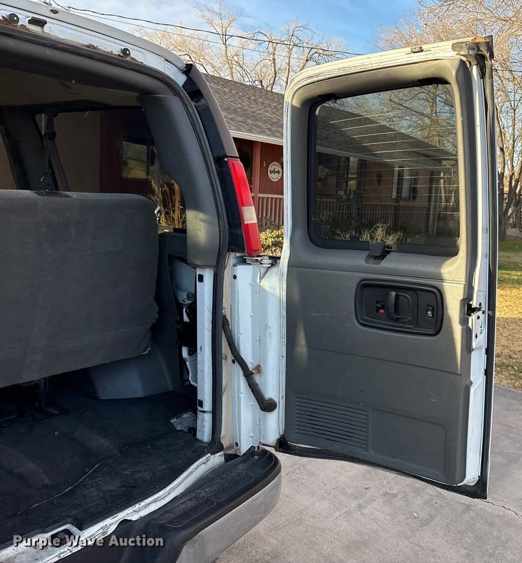 image for item EU4757 2015 Chevrolet Express van