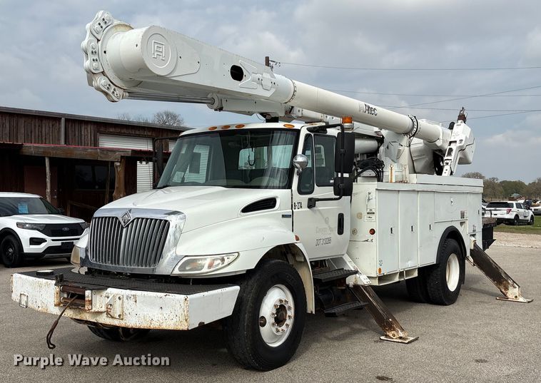 image for item EU7137 2008 International DuraStar 4300 bucket truck
