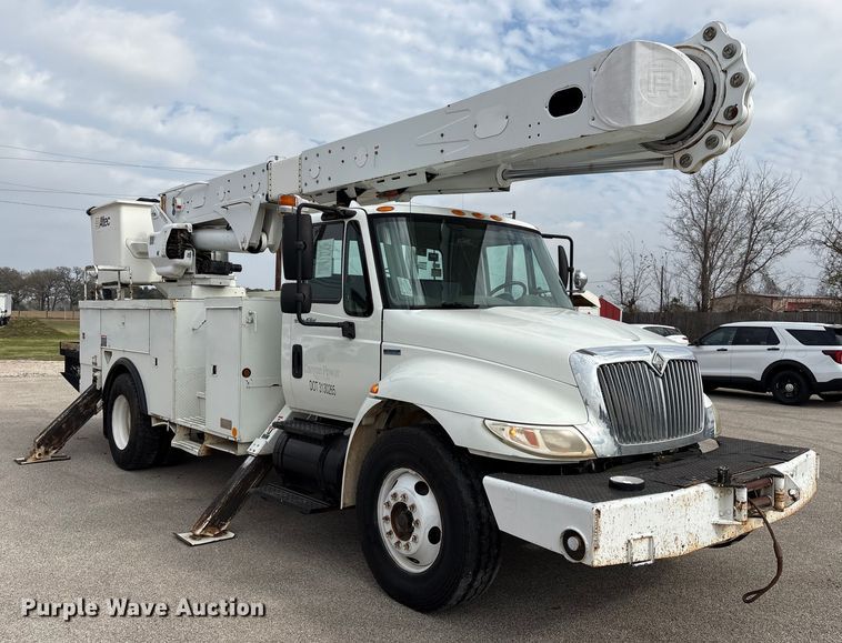 image for item EU7137 2008 International DuraStar 4300 bucket truck
