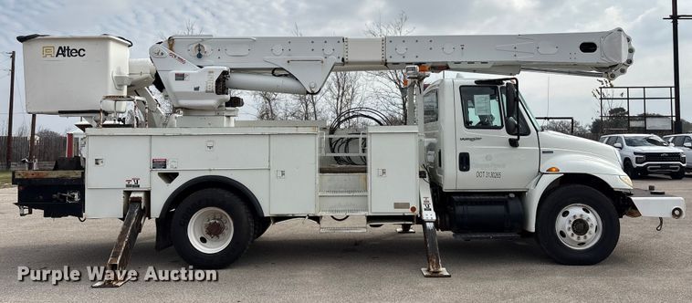 image for item EU7137 2008 International DuraStar 4300 bucket truck