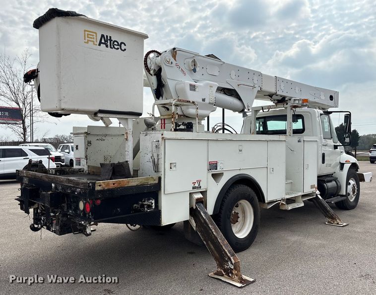 image for item EU7137 2008 International DuraStar 4300 bucket truck