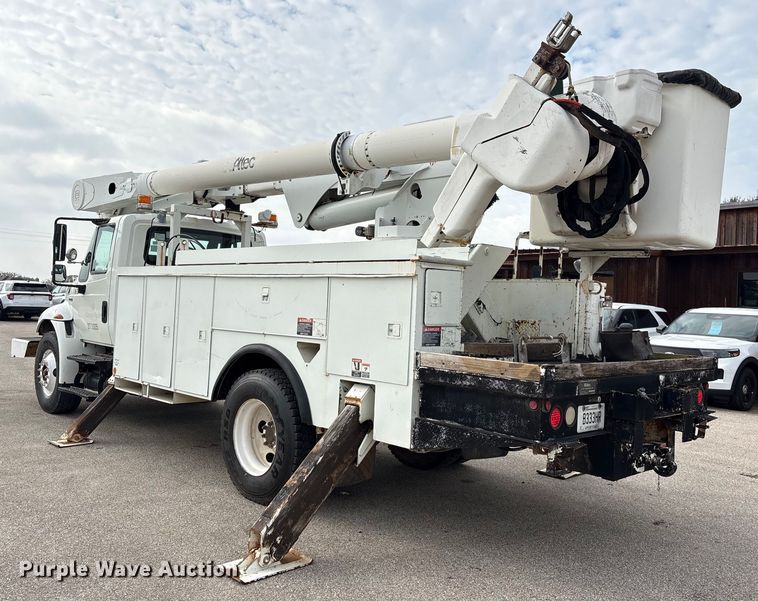 image for item EU7137 2008 International DuraStar 4300 bucket truck