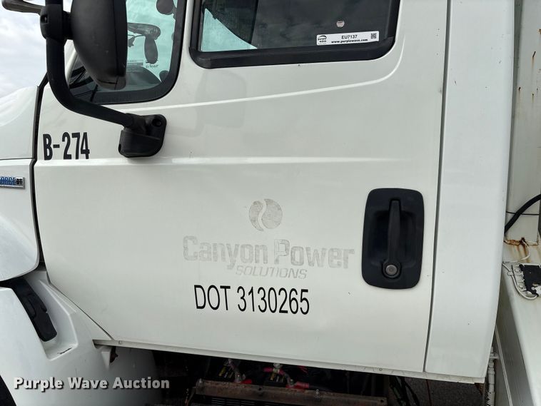 image for item EU7137 2008 International DuraStar 4300 bucket truck