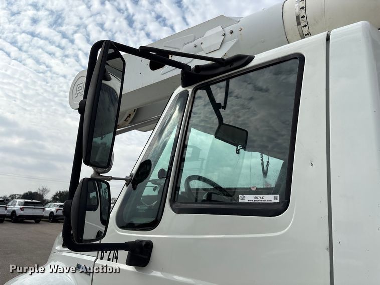 image for item EU7137 2008 International DuraStar 4300 bucket truck