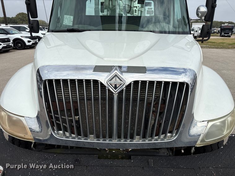 image for item EU7137 2008 International DuraStar 4300 bucket truck