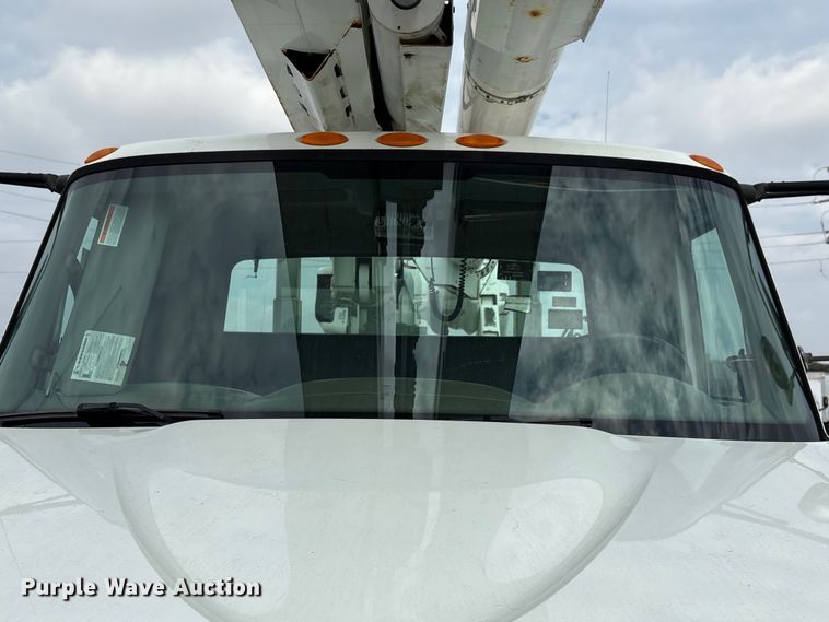 image for item EU7137 2008 International DuraStar 4300 bucket truck