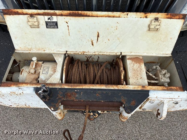 image for item EU7137 2008 International DuraStar 4300 bucket truck