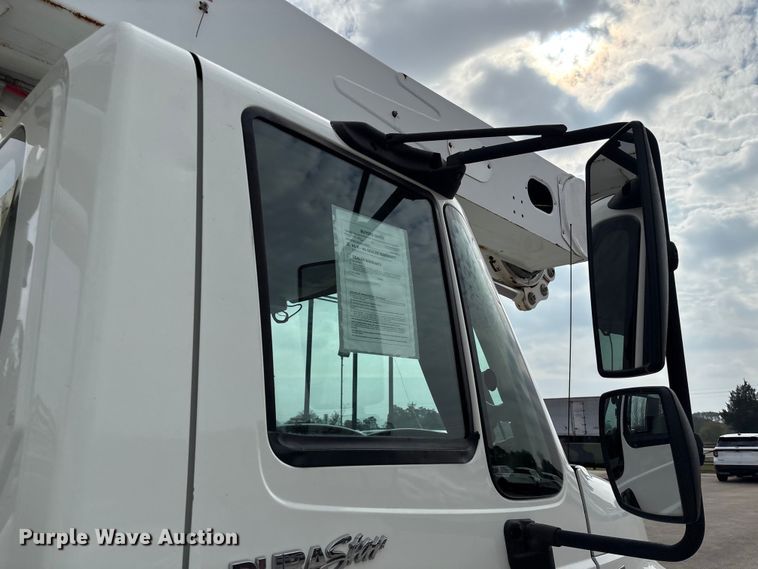 image for item EU7137 2008 International DuraStar 4300 bucket truck