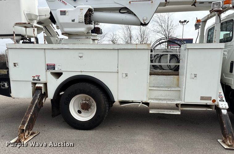 image for item EU7137 2008 International DuraStar 4300 bucket truck