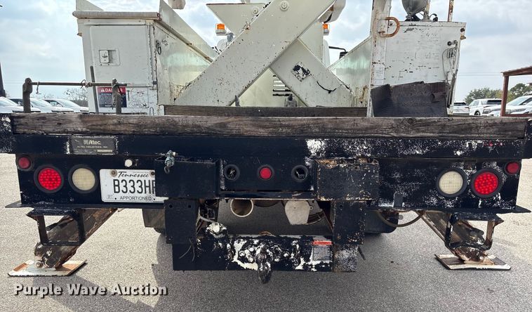 image for item EU7137 2008 International DuraStar 4300 bucket truck