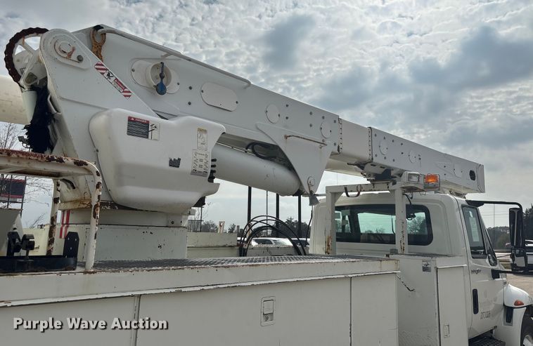 image for item EU7137 2008 International DuraStar 4300 bucket truck