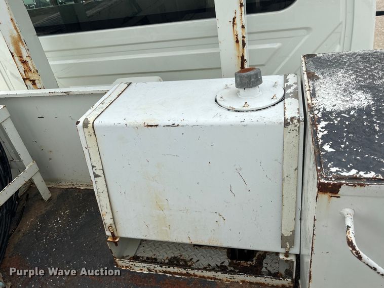 image for item EU7137 2008 International DuraStar 4300 bucket truck