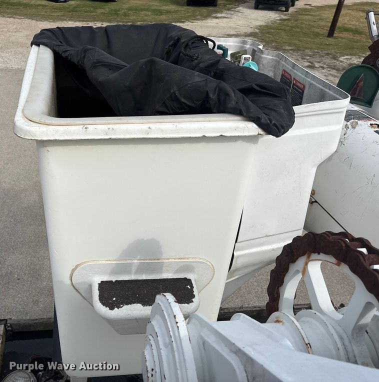 image for item EU7137 2008 International DuraStar 4300 bucket truck