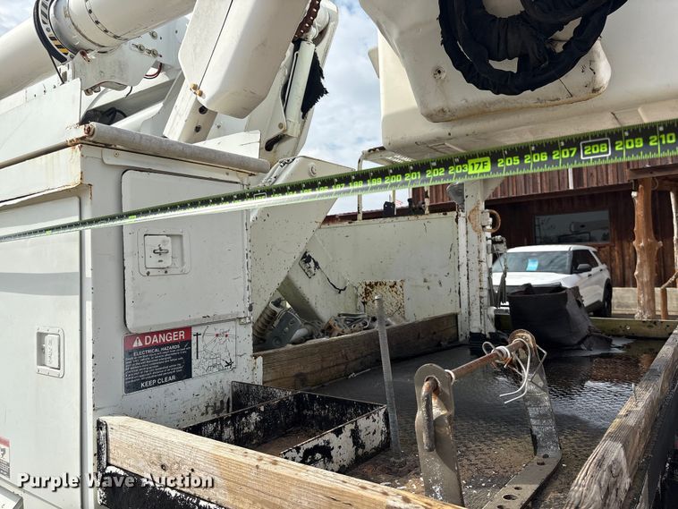 image for item EU7137 2008 International DuraStar 4300 bucket truck