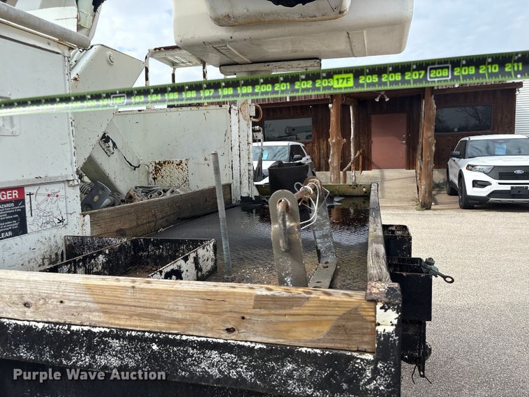 image for item EU7137 2008 International DuraStar 4300 bucket truck