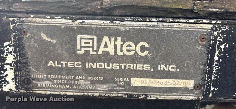 image for item EU7137 2008 International DuraStar 4300 bucket truck