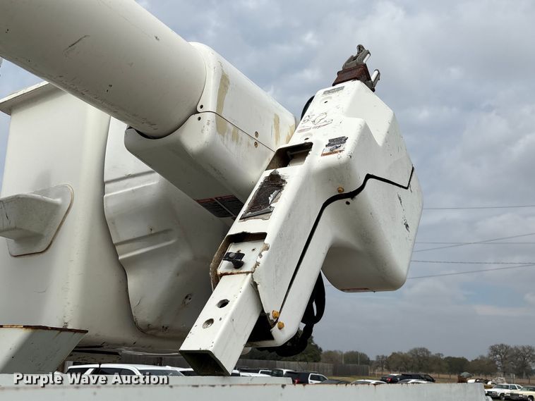 image for item EU7137 2008 International DuraStar 4300 bucket truck