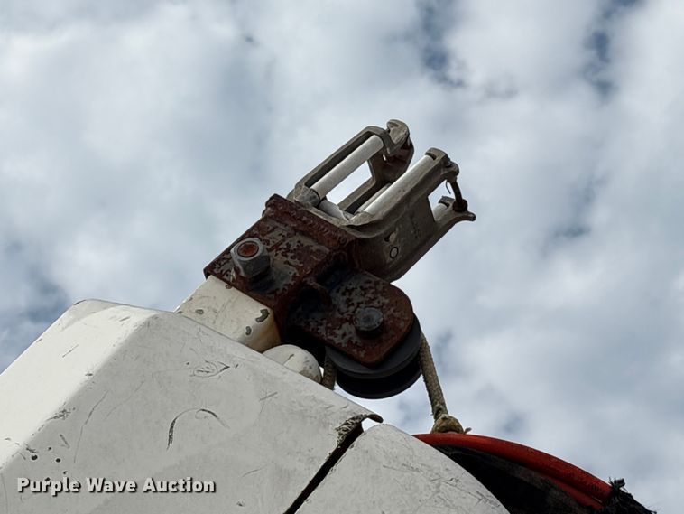 image for item EU7137 2008 International DuraStar 4300 bucket truck