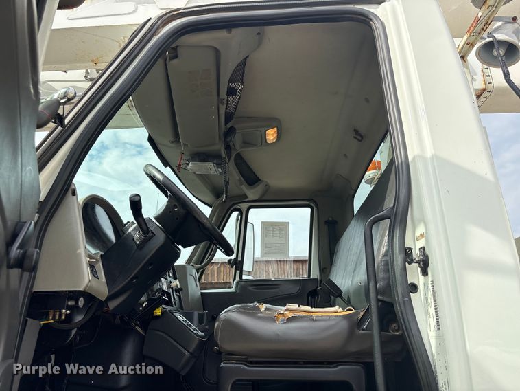 image for item EU7137 2008 International DuraStar 4300 bucket truck