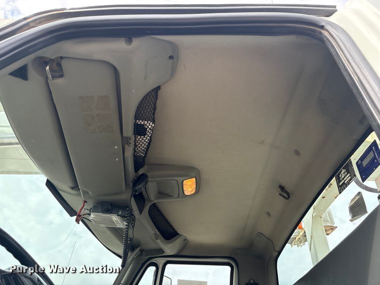 image for item EU7137 2008 International DuraStar 4300 bucket truck