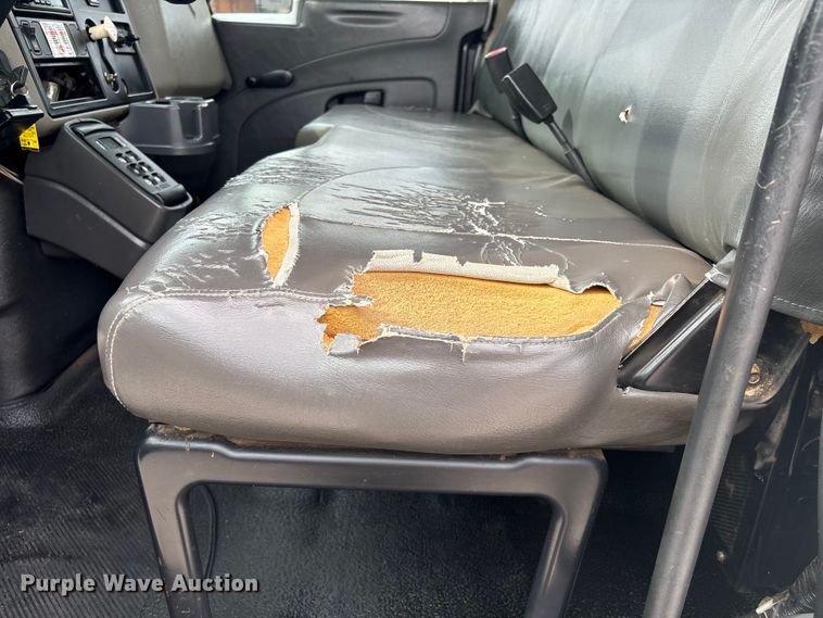 image for item EU7137 2008 International DuraStar 4300 bucket truck