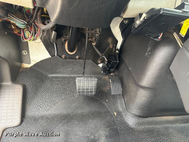 image for item EU7137 2008 International DuraStar 4300 bucket truck