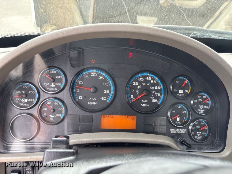 image for item EU7137 2008 International DuraStar 4300 bucket truck