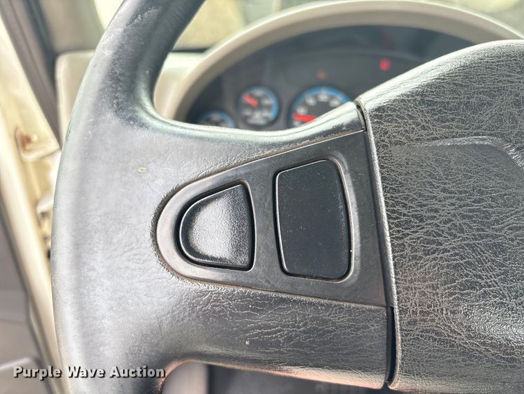 image for item EU7137 2008 International DuraStar 4300 bucket truck