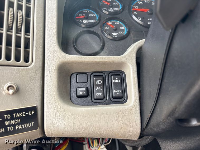 image for item EU7137 2008 International DuraStar 4300 bucket truck