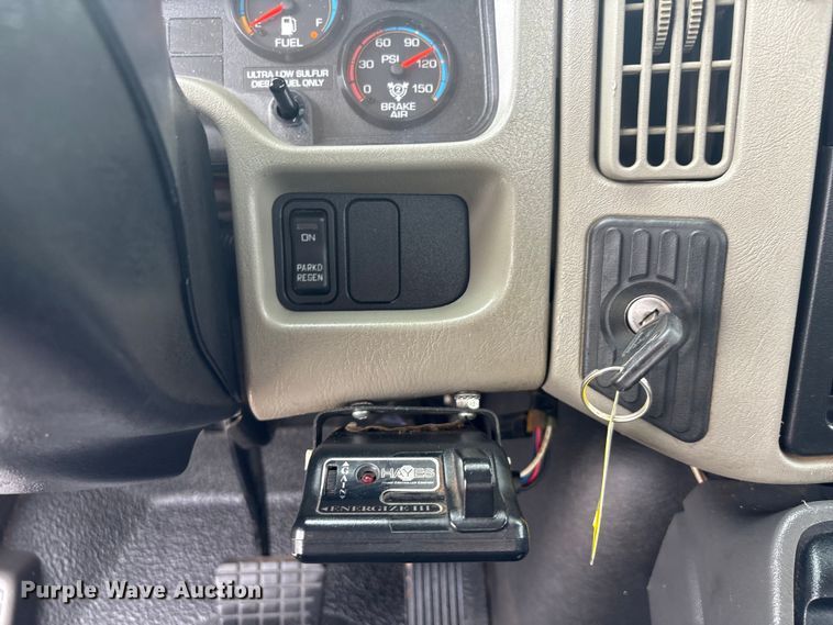 image for item EU7137 2008 International DuraStar 4300 bucket truck