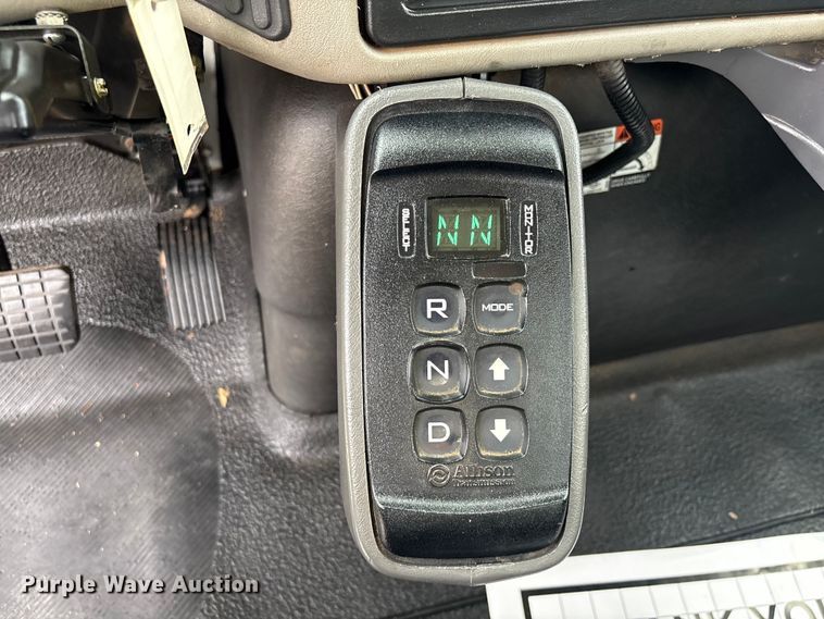 image for item EU7137 2008 International DuraStar 4300 bucket truck