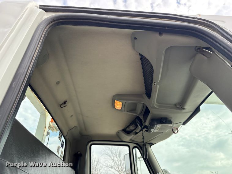 image for item EU7137 2008 International DuraStar 4300 bucket truck