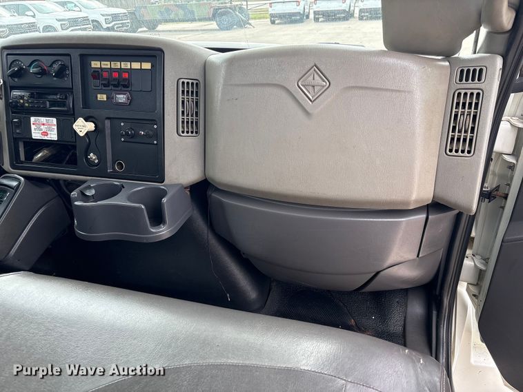 image for item EU7137 2008 International DuraStar 4300 bucket truck