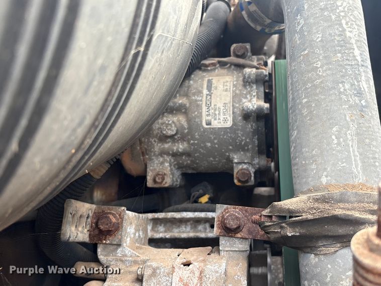 image for item EU7137 2008 International DuraStar 4300 bucket truck