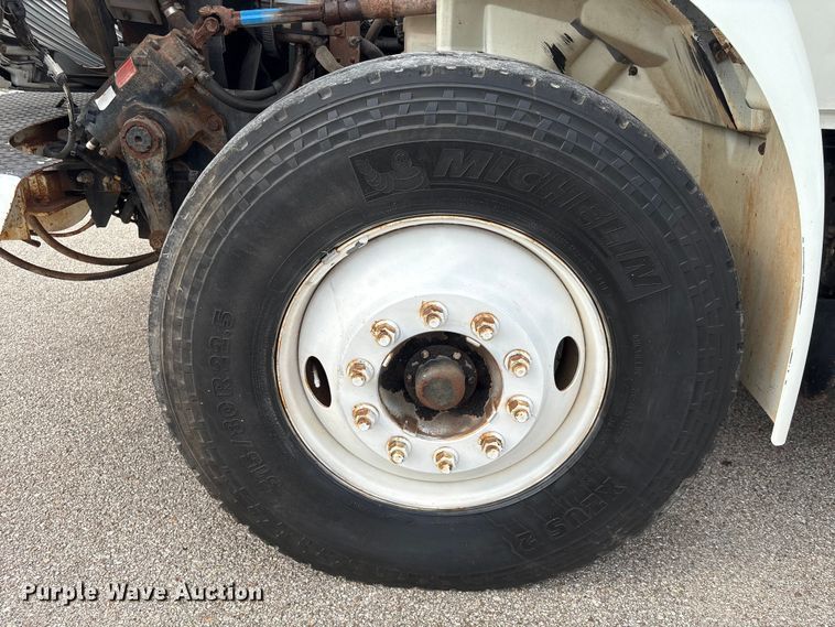 image for item EU7137 2008 International DuraStar 4300 bucket truck