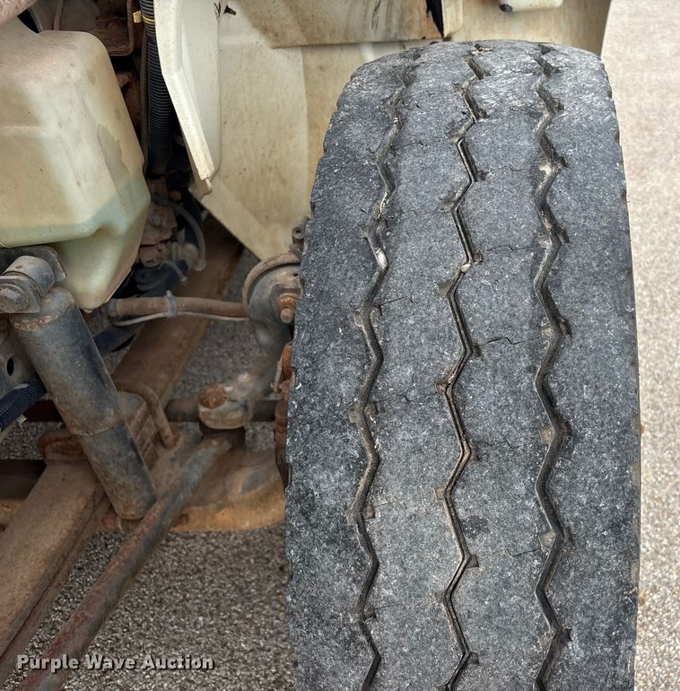 image for item EU7137 2008 International DuraStar 4300 bucket truck