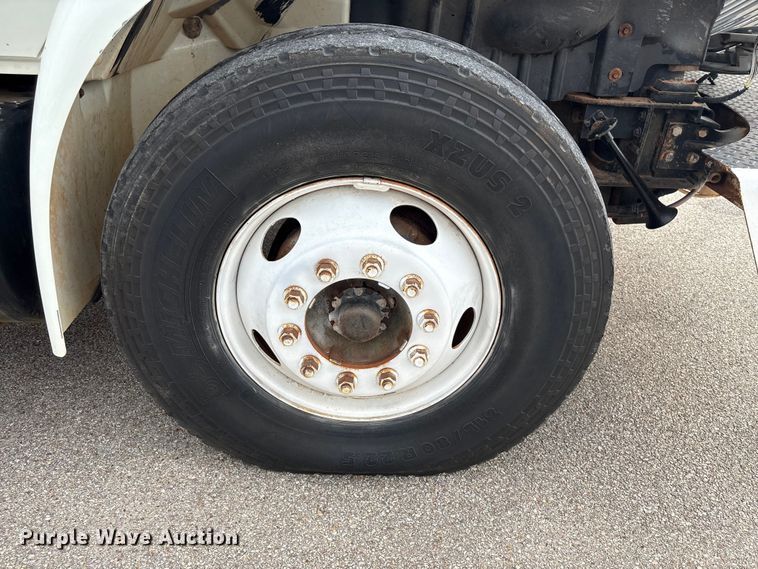 image for item EU7137 2008 International DuraStar 4300 bucket truck