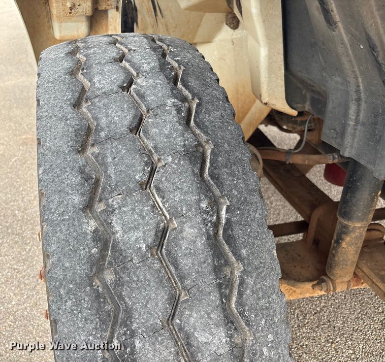 image for item EU7137 2008 International DuraStar 4300 bucket truck