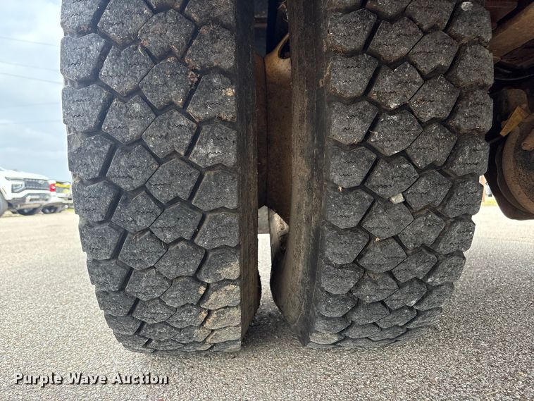 image for item EU7137 2008 International DuraStar 4300 bucket truck