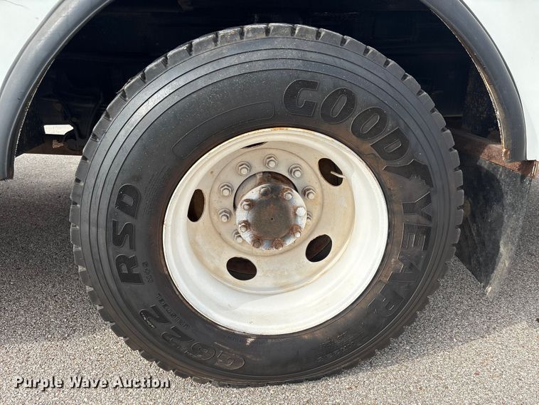 image for item EU7137 2008 International DuraStar 4300 bucket truck