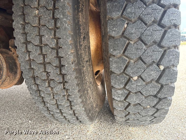 image for item EU7137 2008 International DuraStar 4300 bucket truck