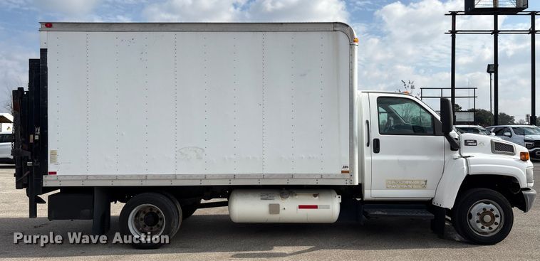 image for item EU7139 2008 GMC C4500 box truck