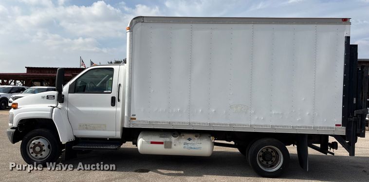 image for item EU7139 2008 GMC C4500 box truck